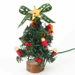 Weihnachtsbaum geschmückt und beleuchtet für...