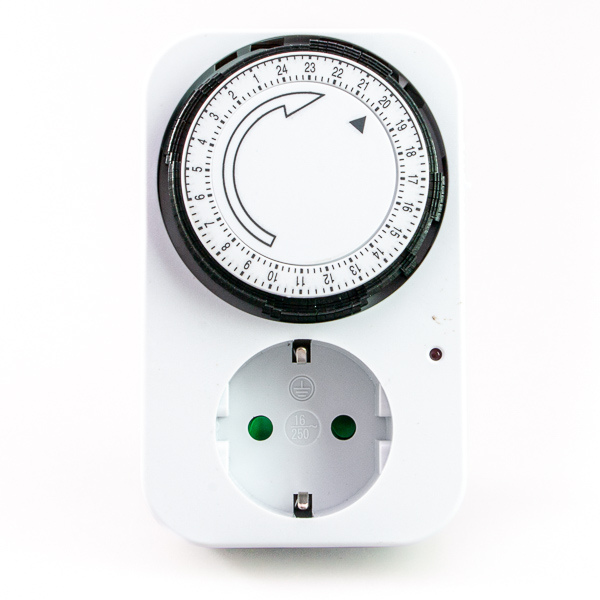 Steckdosen-Schaltuhr mit Tagesprogramm, 4,49